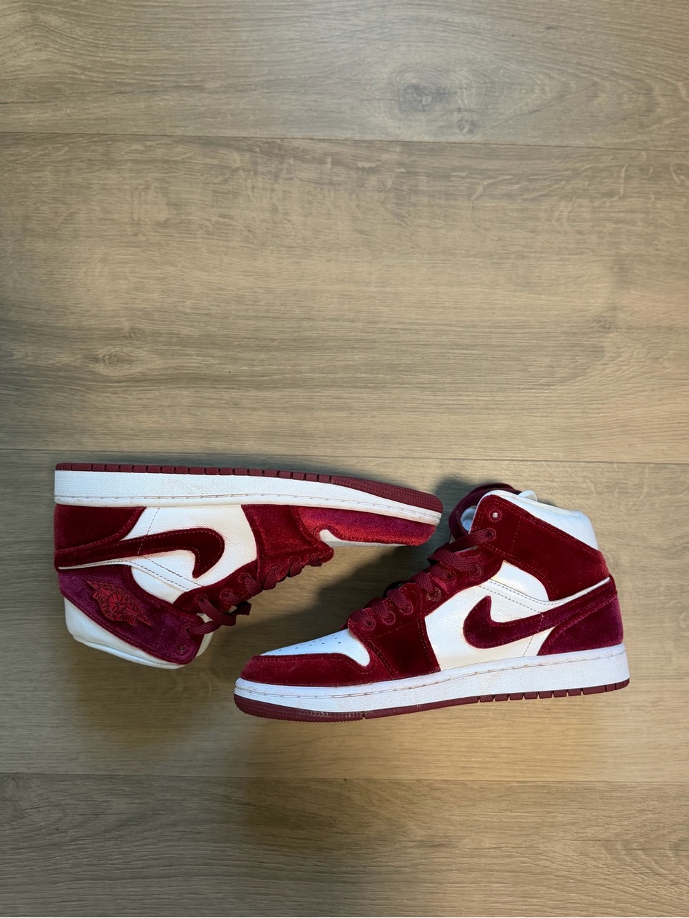 Women's Air Jordan 1 Mid SE 'Red Velvet’ Size 8
